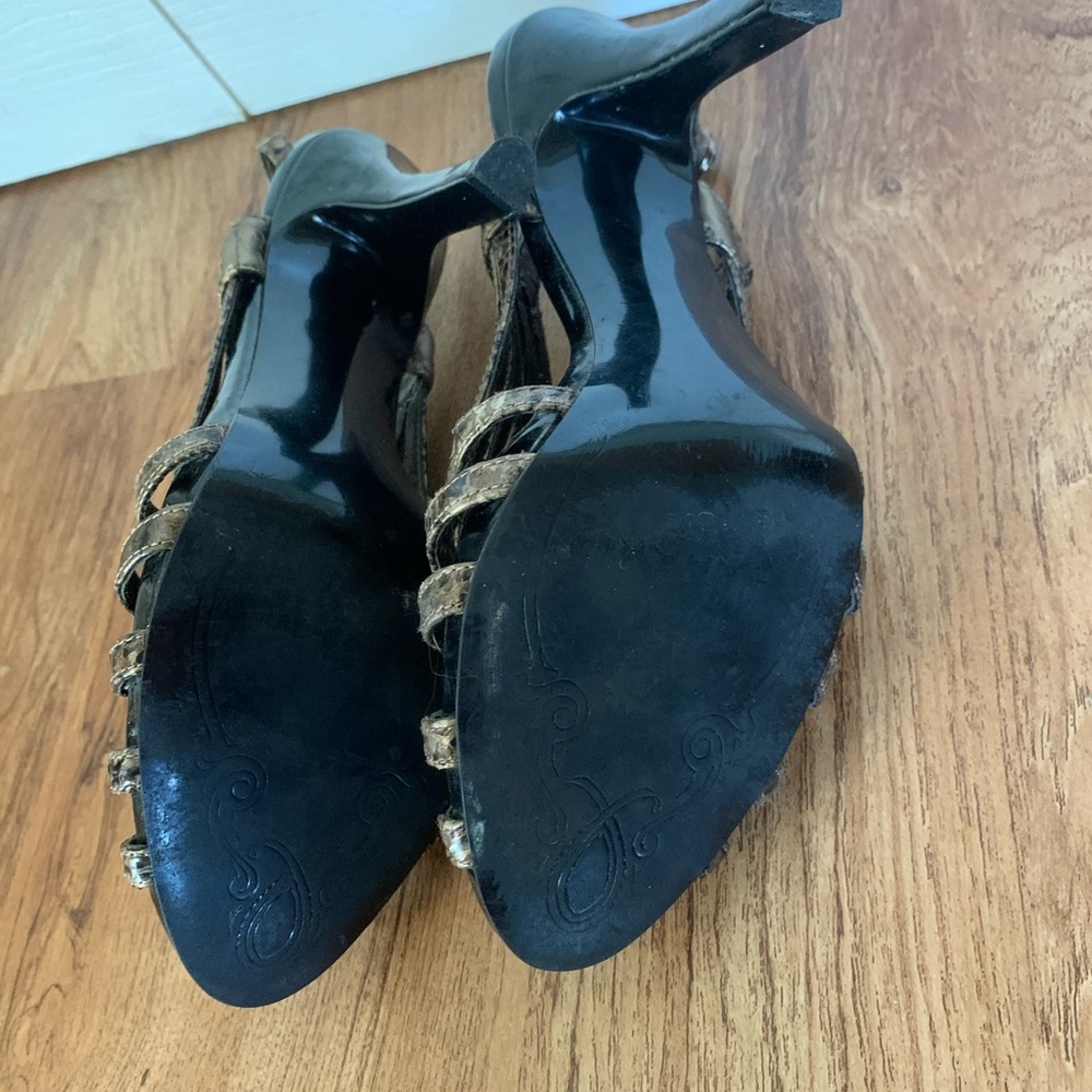 Tahari Snake print open toe heels READ DESCRIPTION - Picture 4 of 7